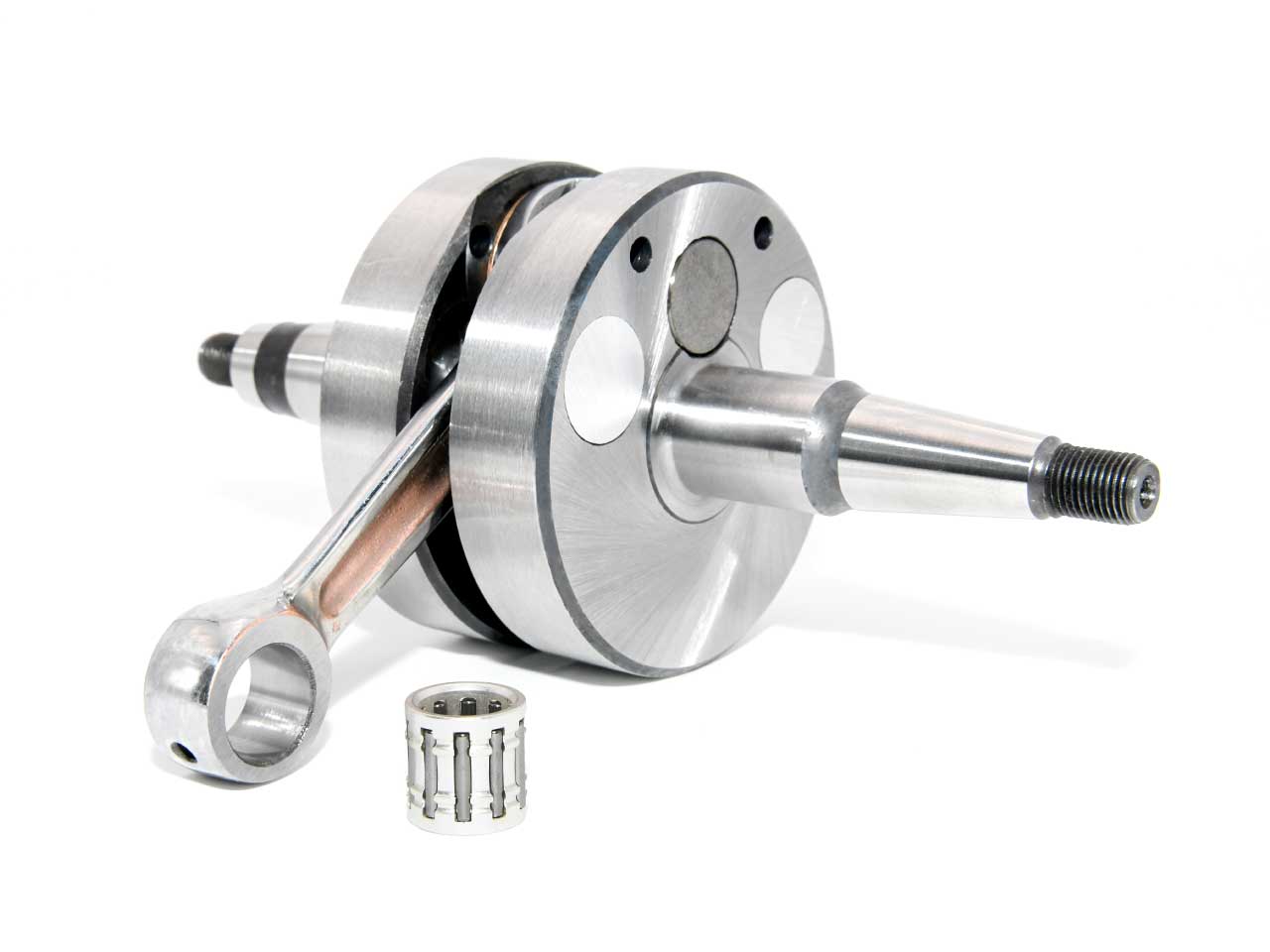 Barikit Kurbelwelle für einen D50B0 Motor. Eine Pleuelstange mit Hubzapfen und ein Nadellager.