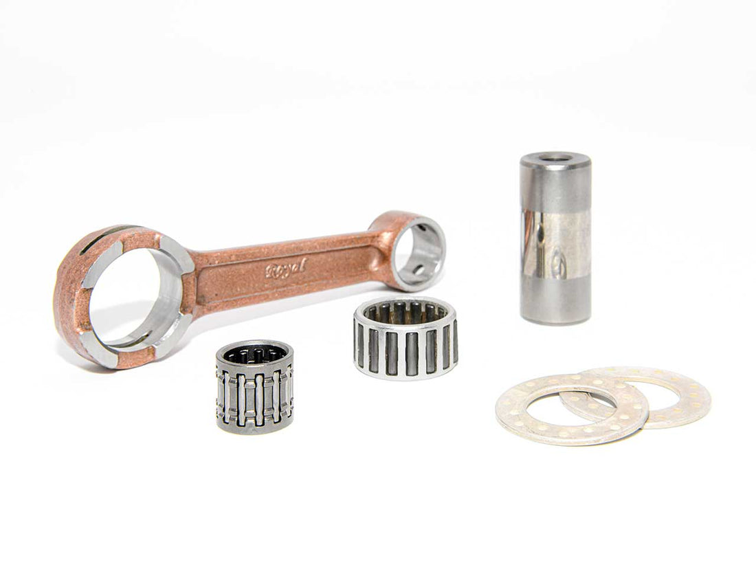 Barikit Pleuel für einen Suzuki RM 85 Moped Motor. Ein Hubzapfen, zwei Anlaufscheiben sowie 2 Nadellager.