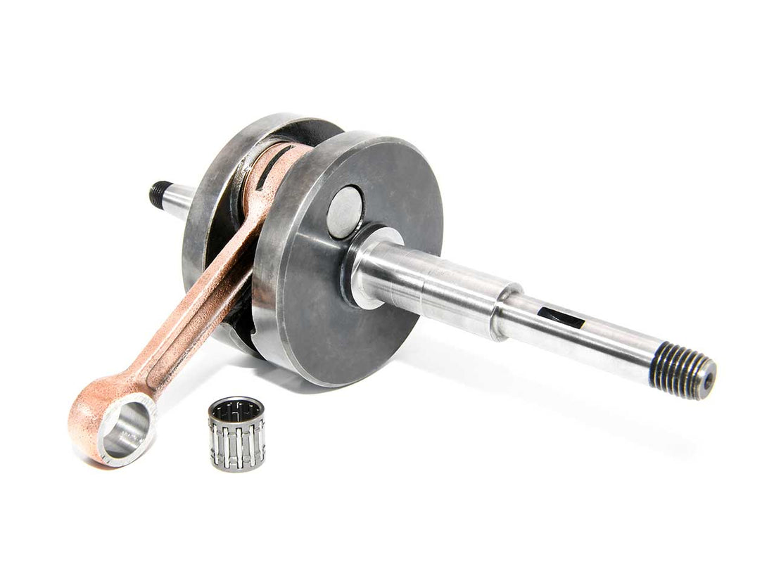 Barikit Kurbelwelle für einen Vespino Motor. Eine Pleuelstange mit Hubzapfen und ein Nadellager.